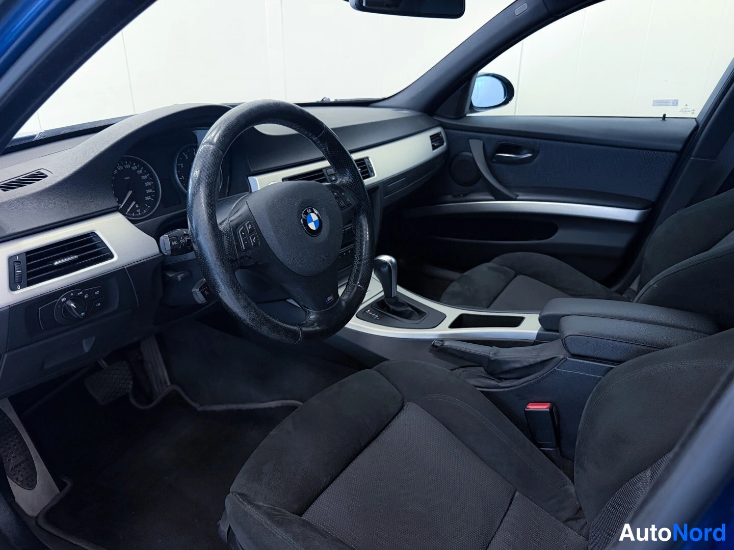 Blue BMW 325i 2007, cockpit, photo 7