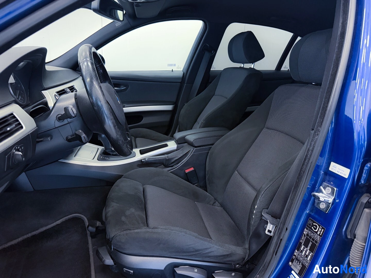 Blue BMW 325i 2007, front seats, photo 8