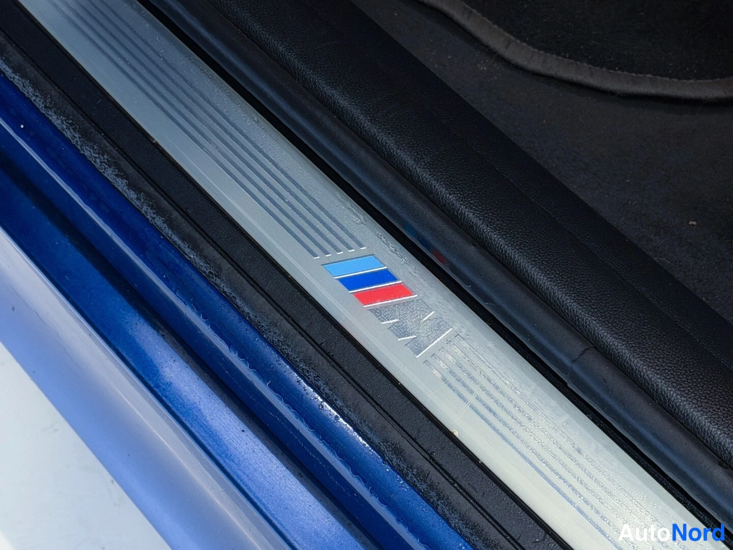 Blue BMW 325i 2007, detail, photo 13