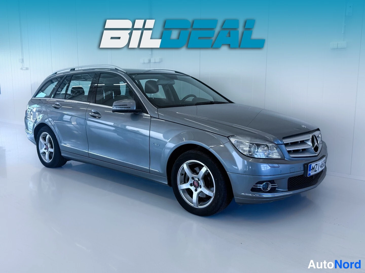 Silver Mercedes-Benz C 2010, front three-quarter, nose to the right, photo 2