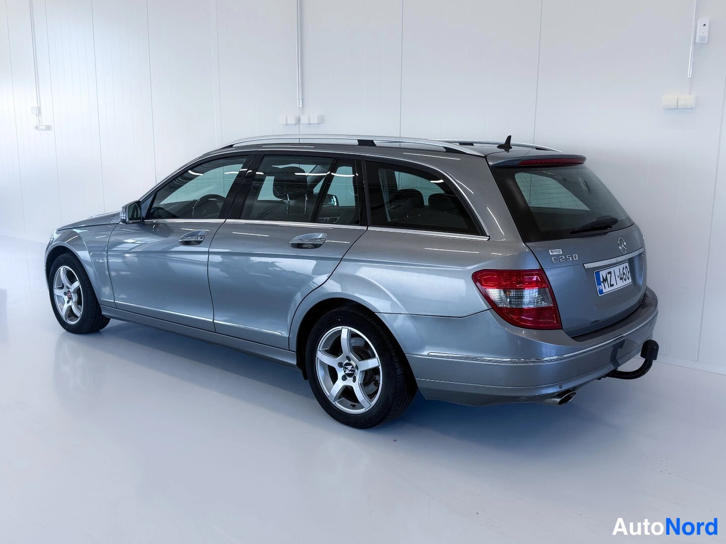Silver Mercedes-Benz C 2010, rear three-quarter, photo 3