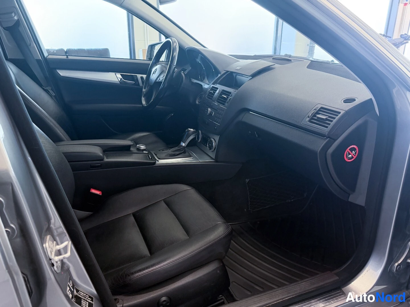 Silver Mercedes-Benz C 2010, cockpit, photo 8