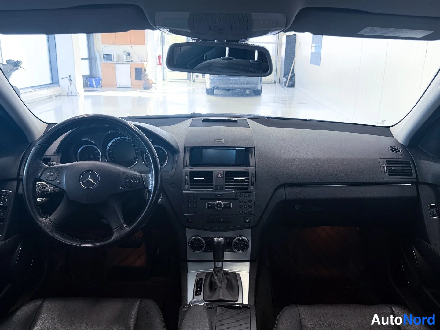 Silver Mercedes-Benz C 2010, cockpit, photo 7