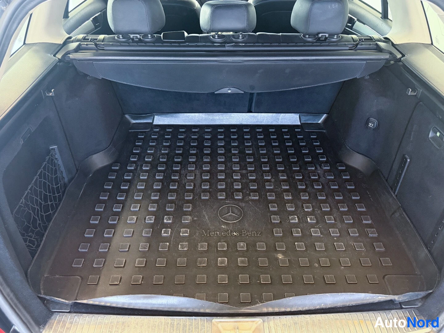 Silver Mercedes-Benz C 2010, boot, photo 13