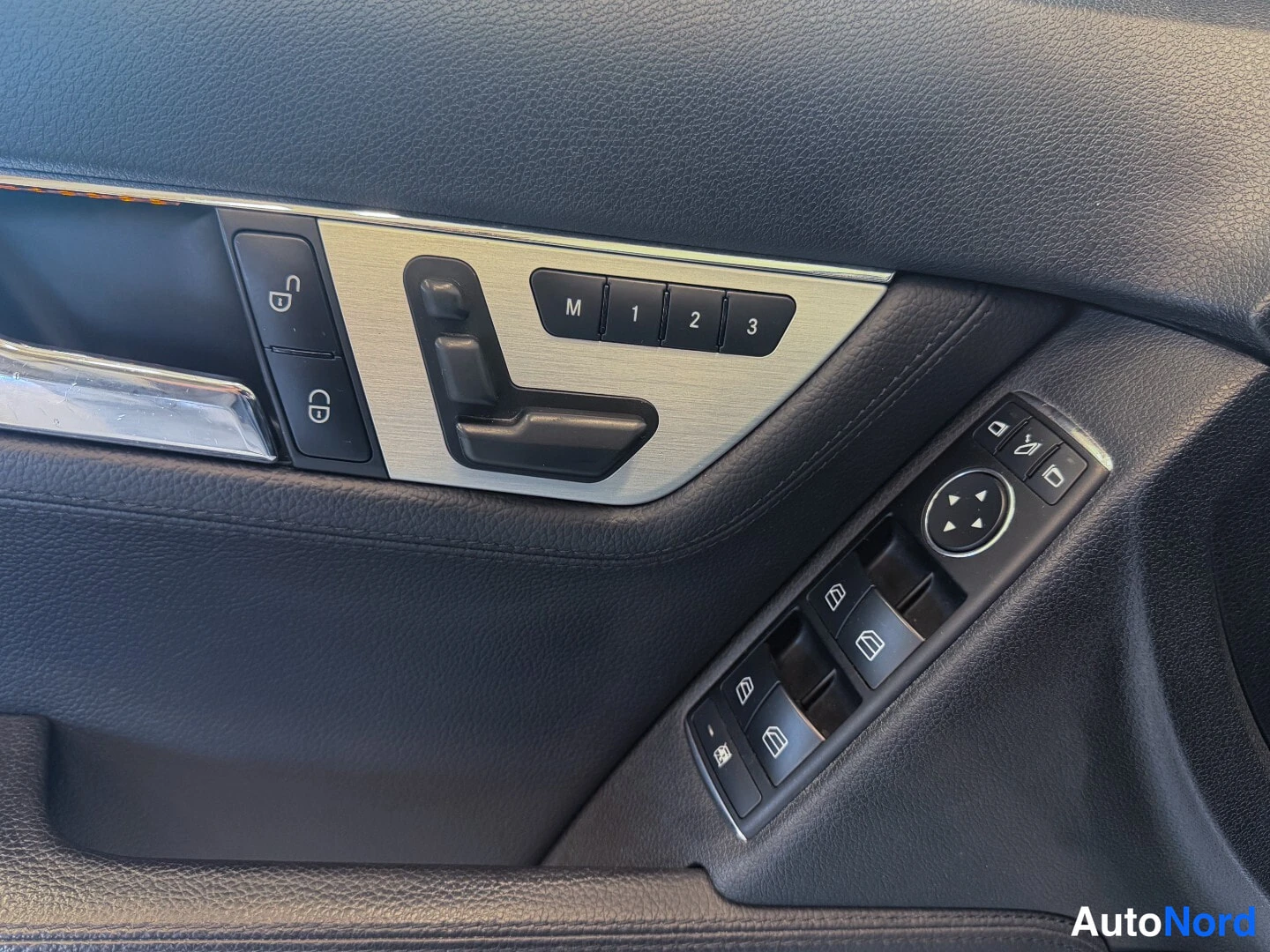 Silver Mercedes-Benz C 2010, detail, photo 14