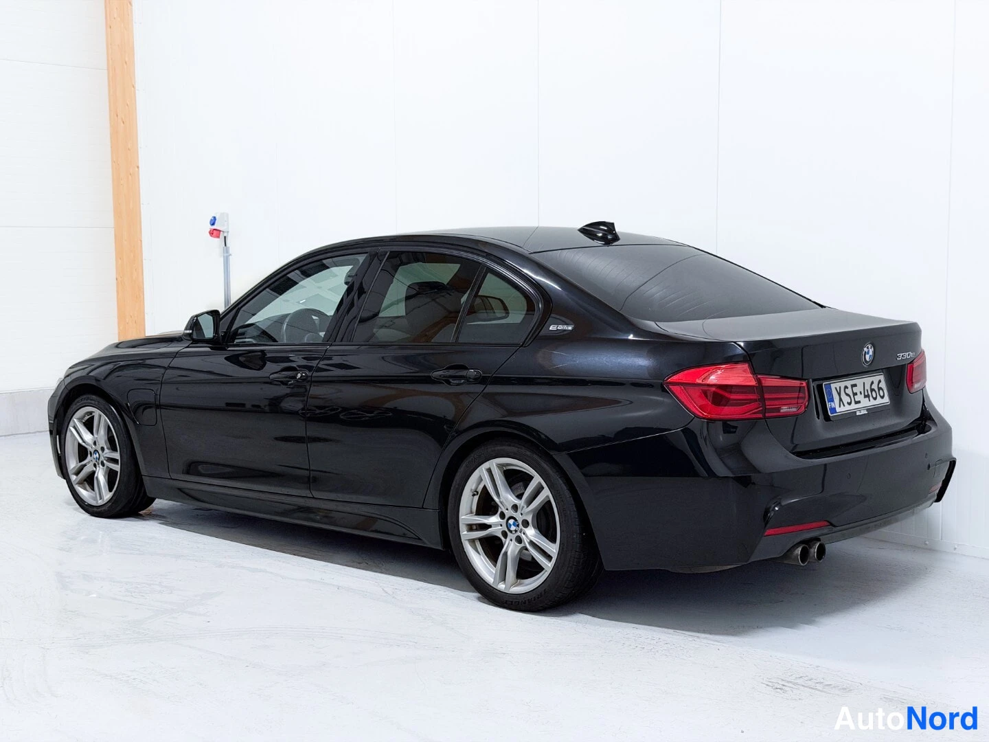 Black BMW 330e 2017, rear three-quarter, photo 4