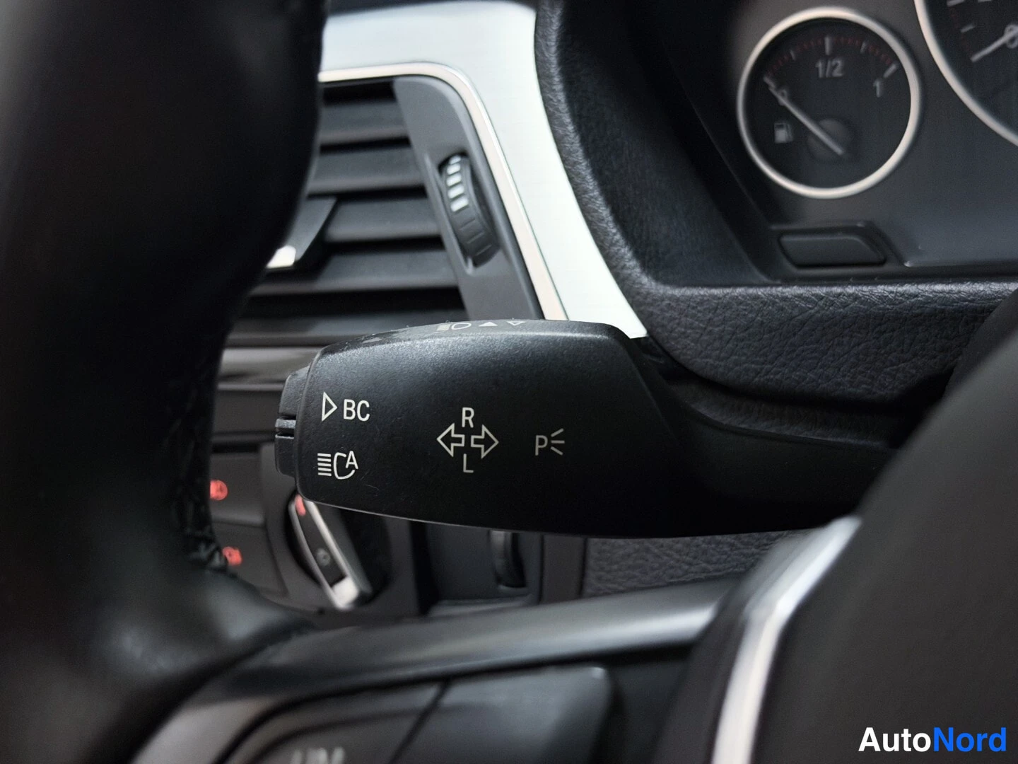 Black BMW 330e 2017, detail, photo 15