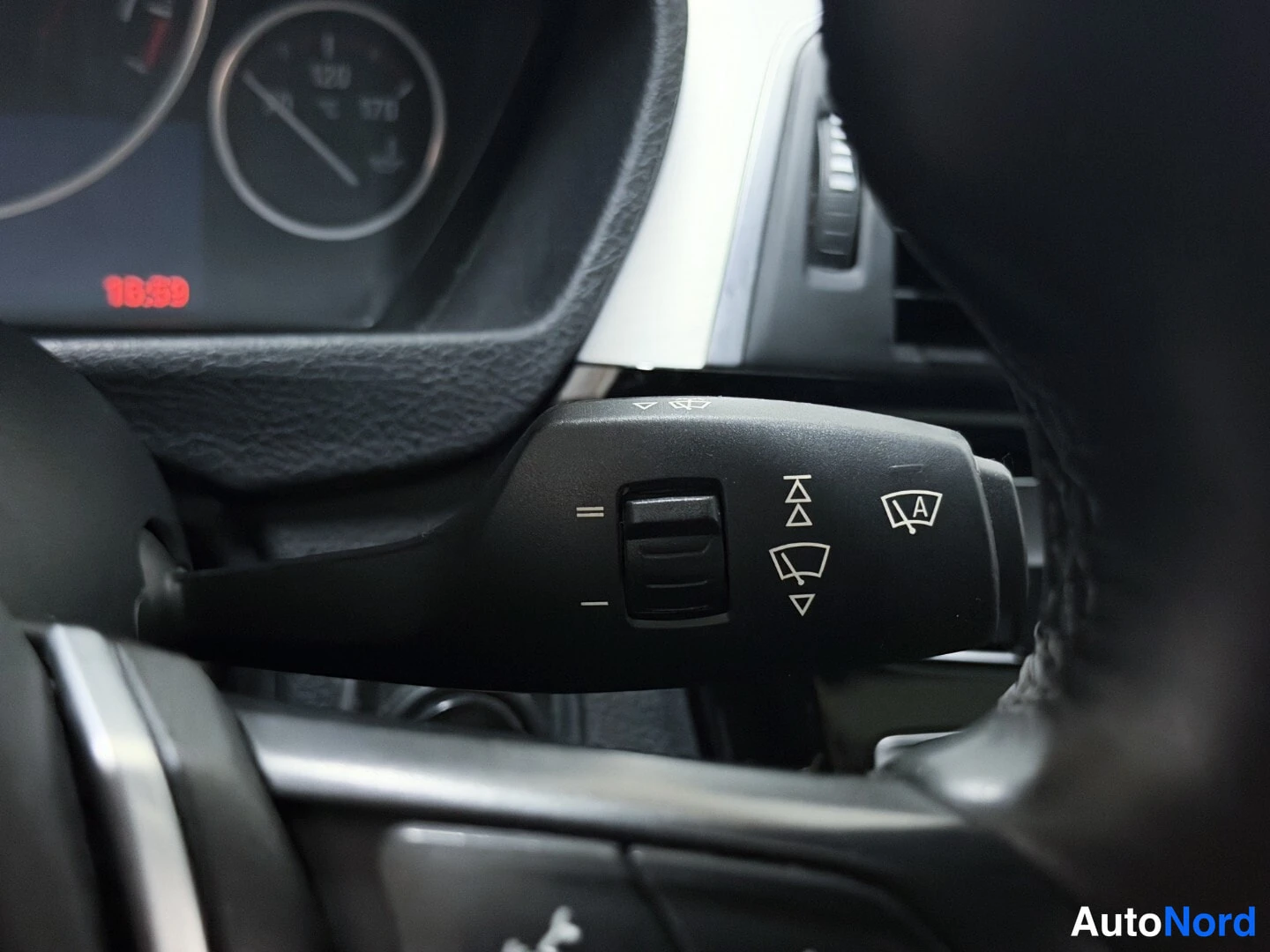 Black BMW 330e 2017, detail, photo 18
