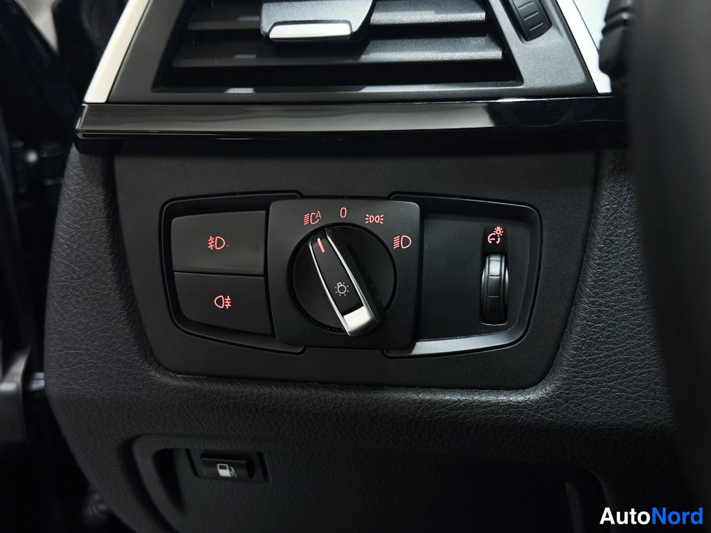 Black BMW 330e 2017, detail, photo 25