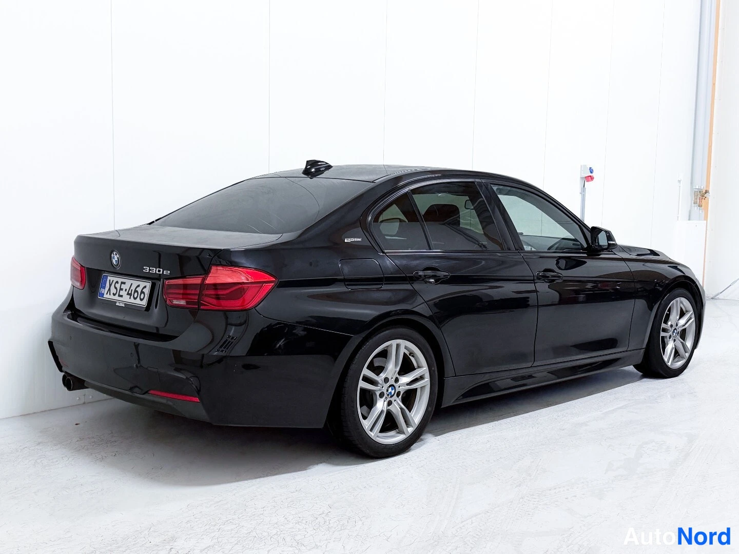 Black BMW 330e 2017, rear three-quarter, photo 5