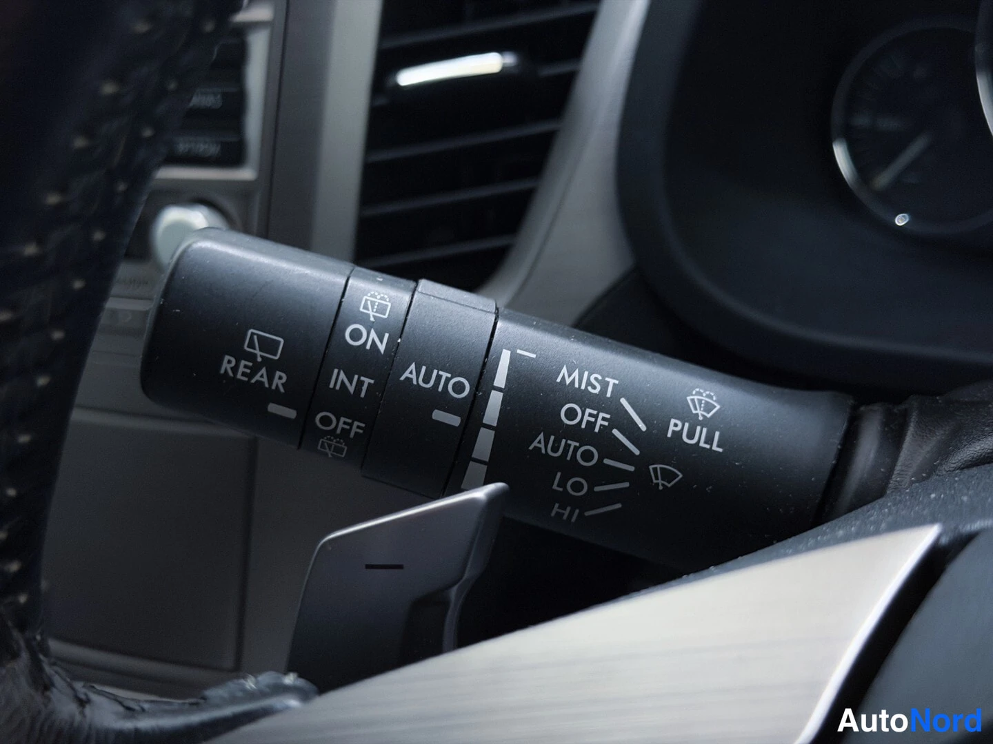 Silver Subaru Legacy 2009, detail, photo 14