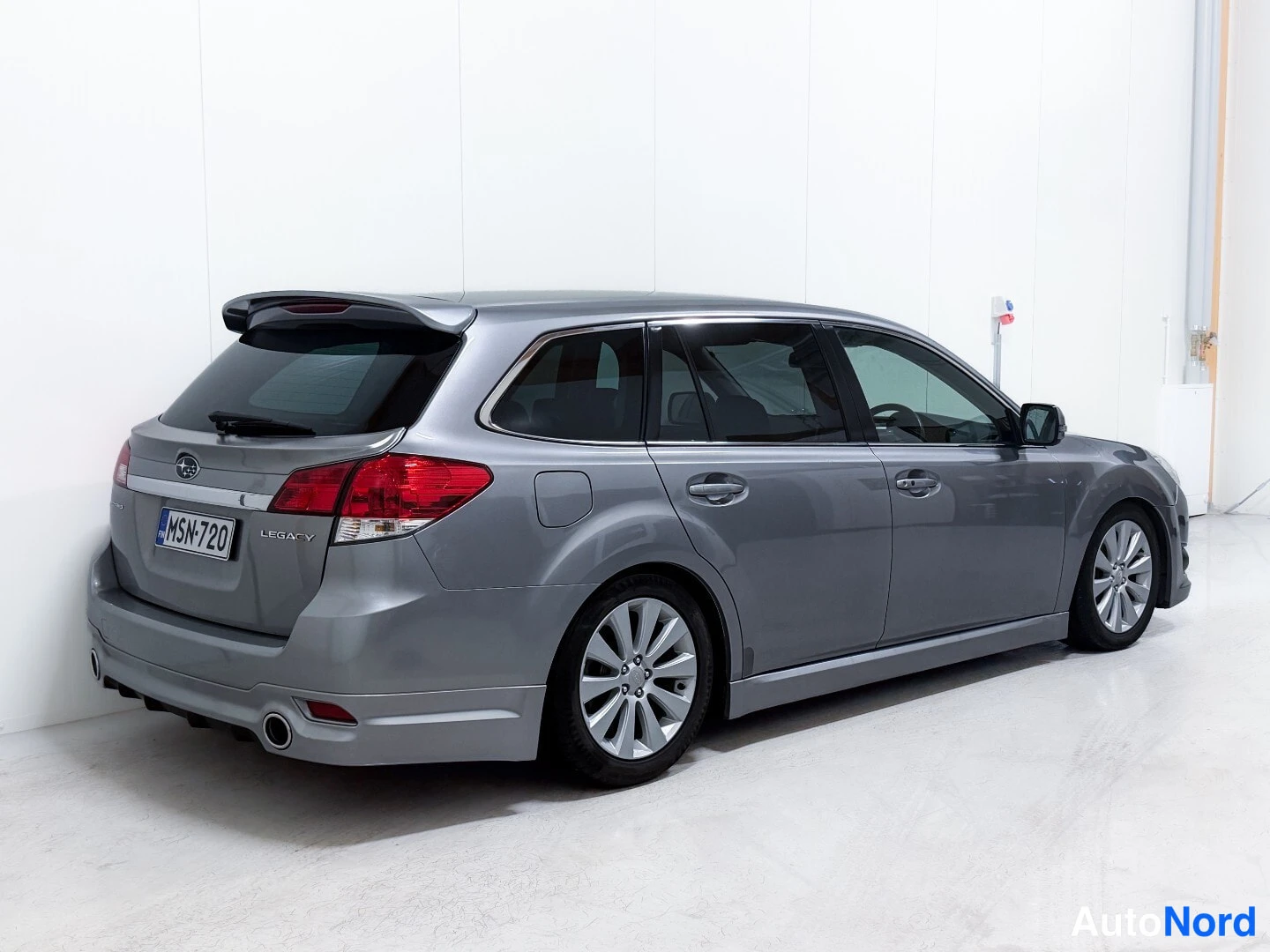 Silver Subaru Legacy 2009, rear three-quarter, photo 5
