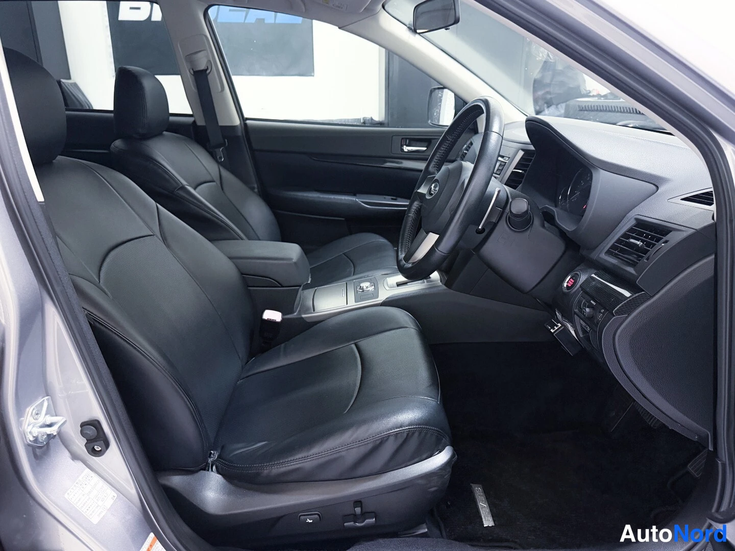 Silver Subaru Legacy 2009, front seats, photo 10