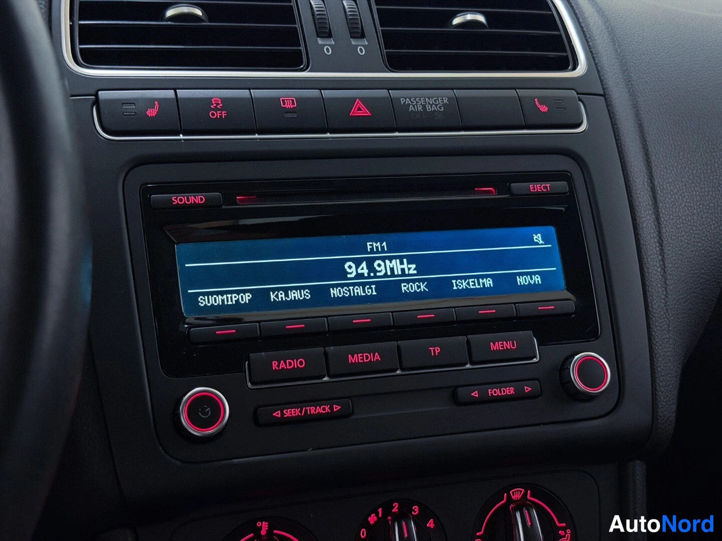 Black Volkswagen Polo 2013, detail, photo 18