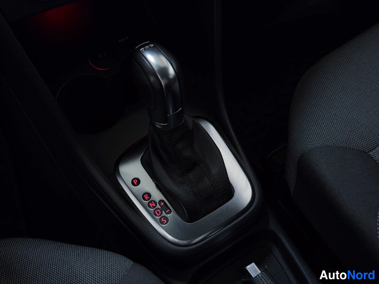 Black Volkswagen Polo 2013, detail, photo 21