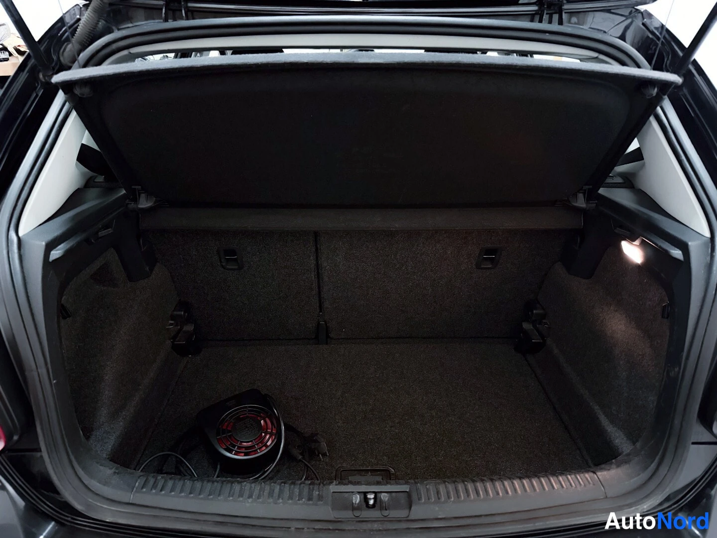 Black Volkswagen Polo 2013, boot, photo 14