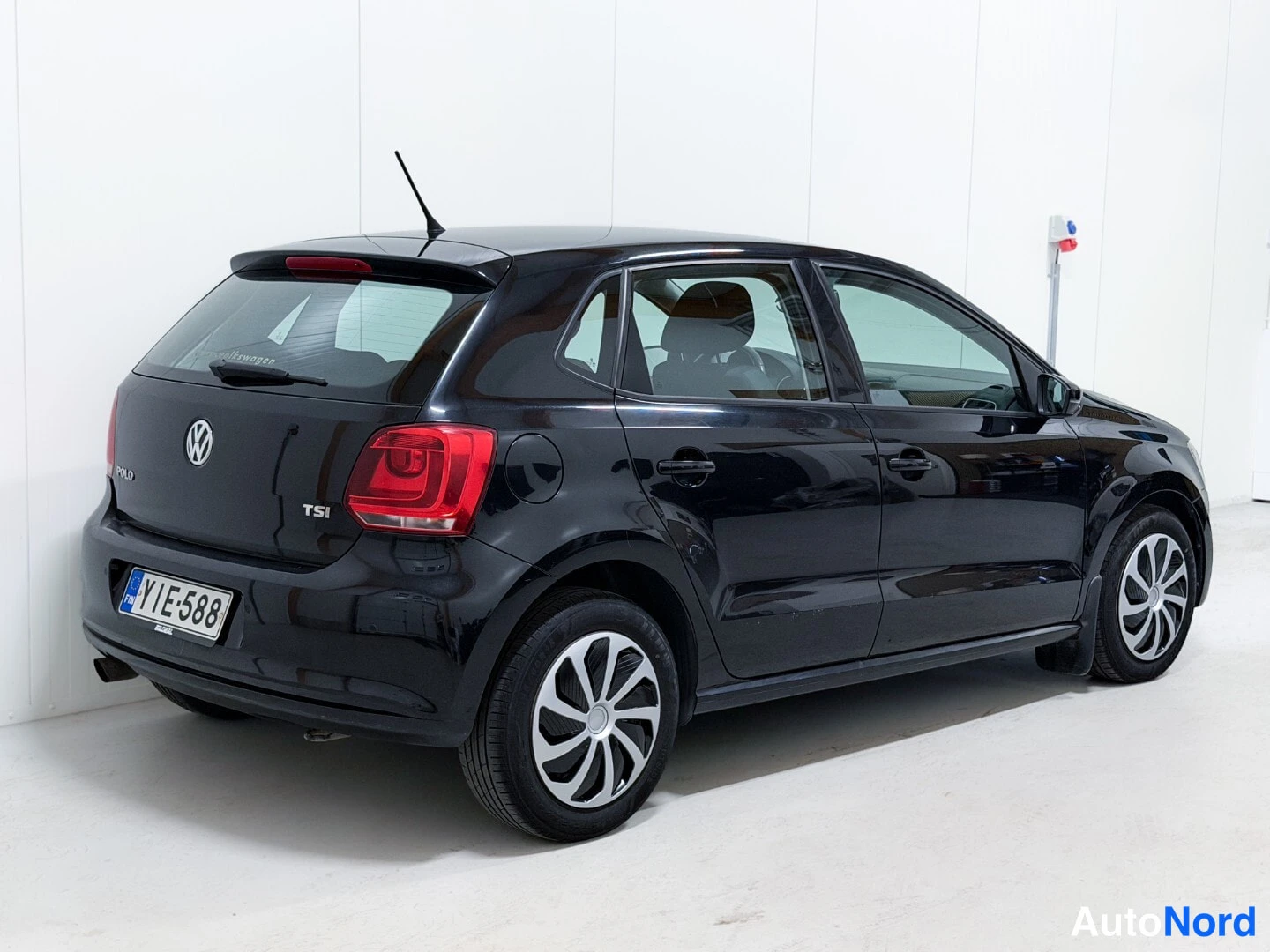 Black Volkswagen Polo 2013, rear three-quarter, photo 5