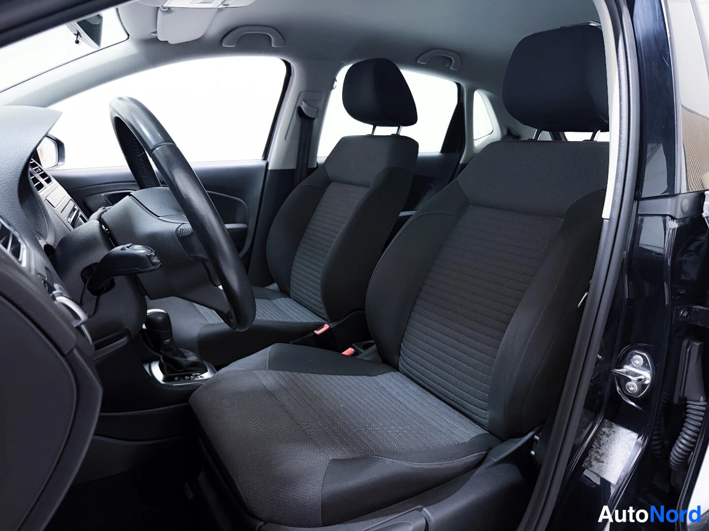 Black Volkswagen Polo 2013, front seats, photo 10