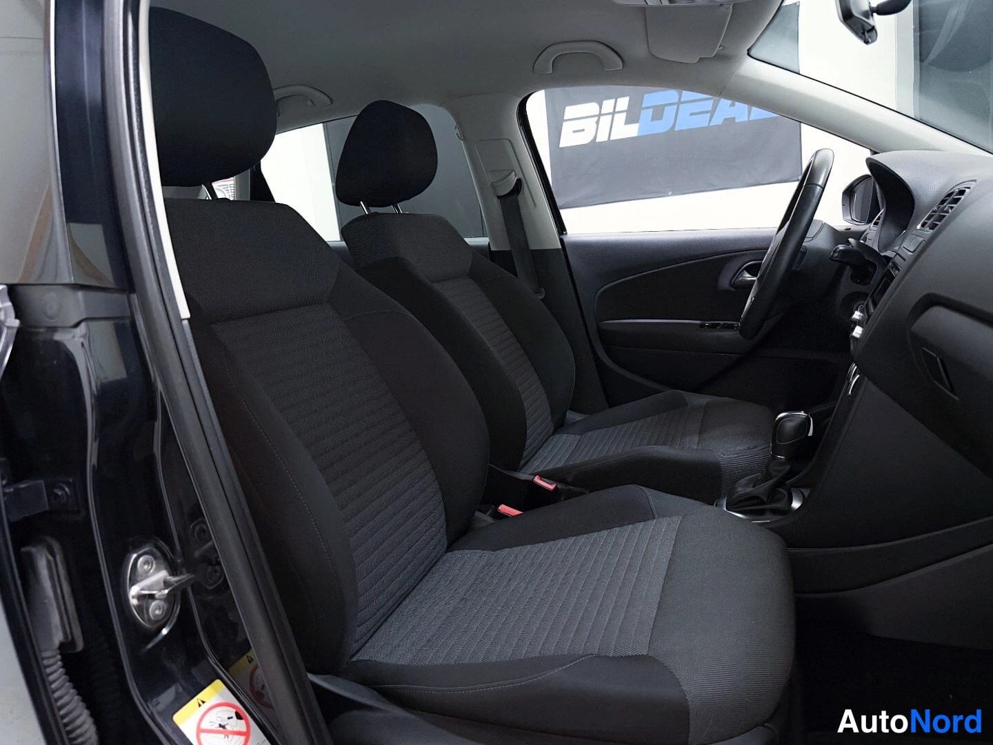Black Volkswagen Polo 2013, front seats, photo 11