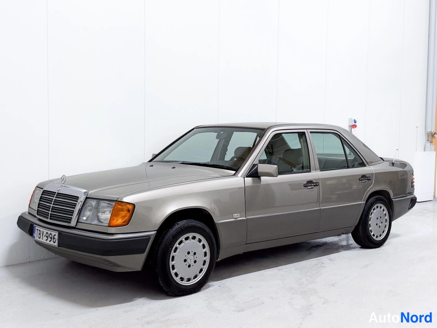Mercedes-Benz 230E 1990
