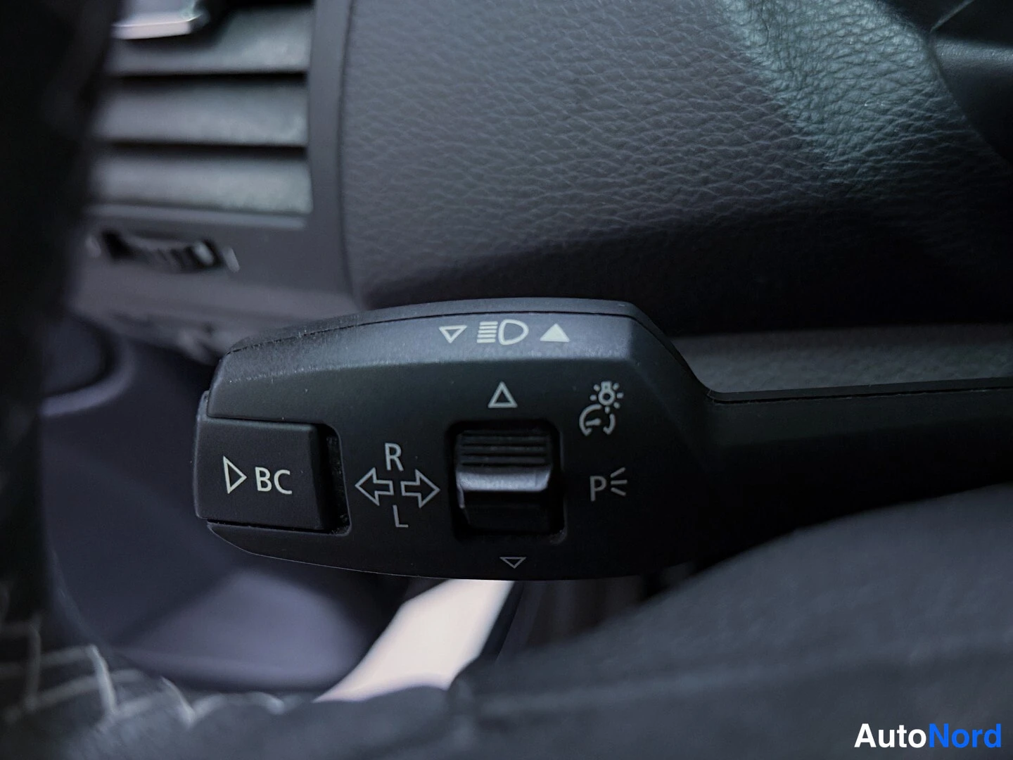Blue BMW 123d 2008, detail, photo 14