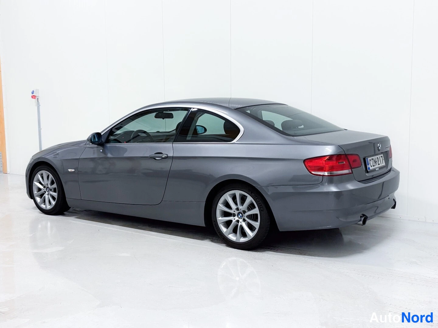 Grey BMW 335i 2008, rear three-quarter, photo 5