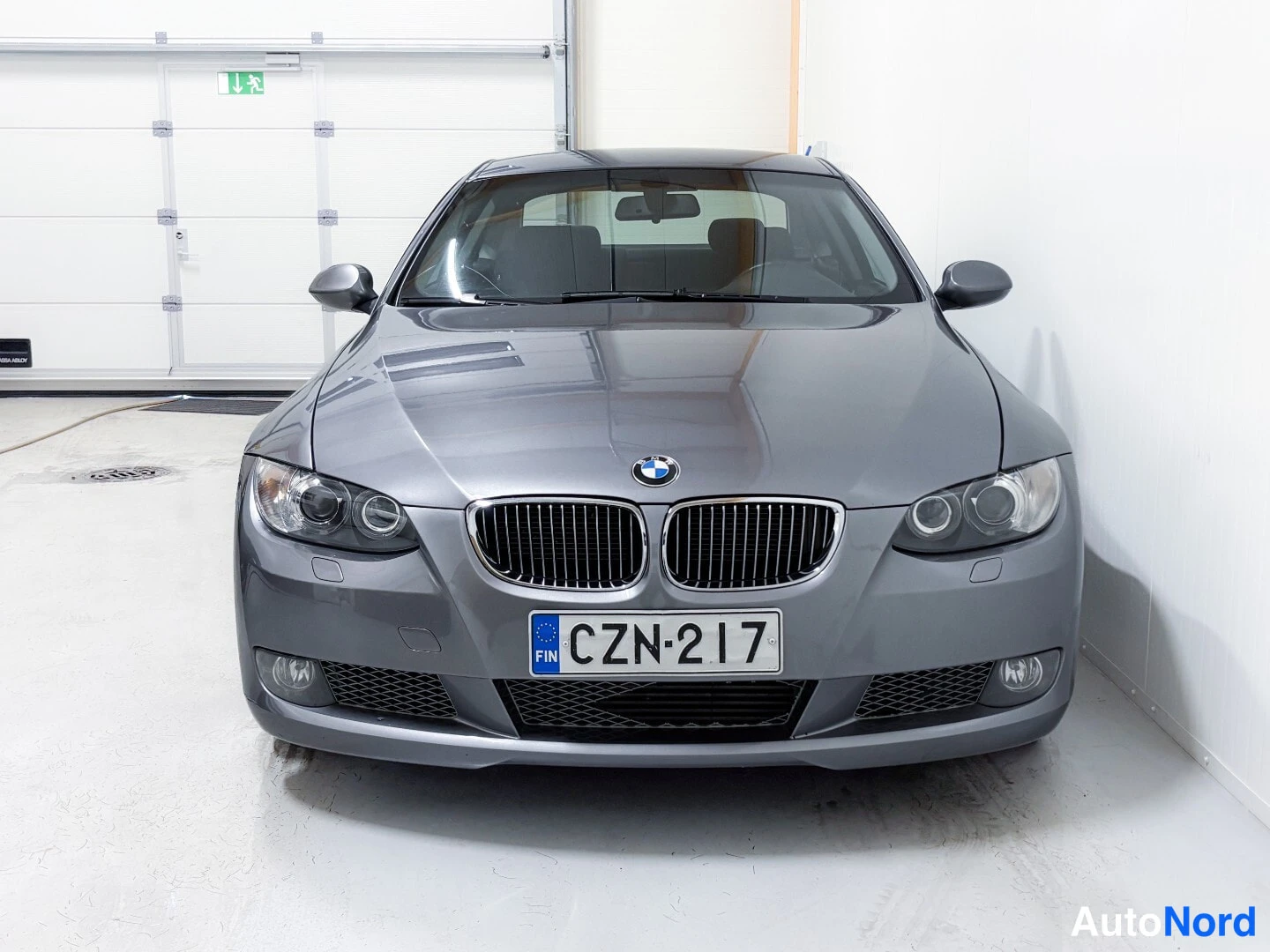 Grey BMW 335i 2008, front, photo 3