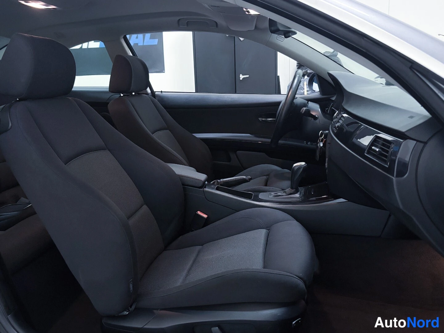 Grey BMW 335i 2008, front seats, photo 12
