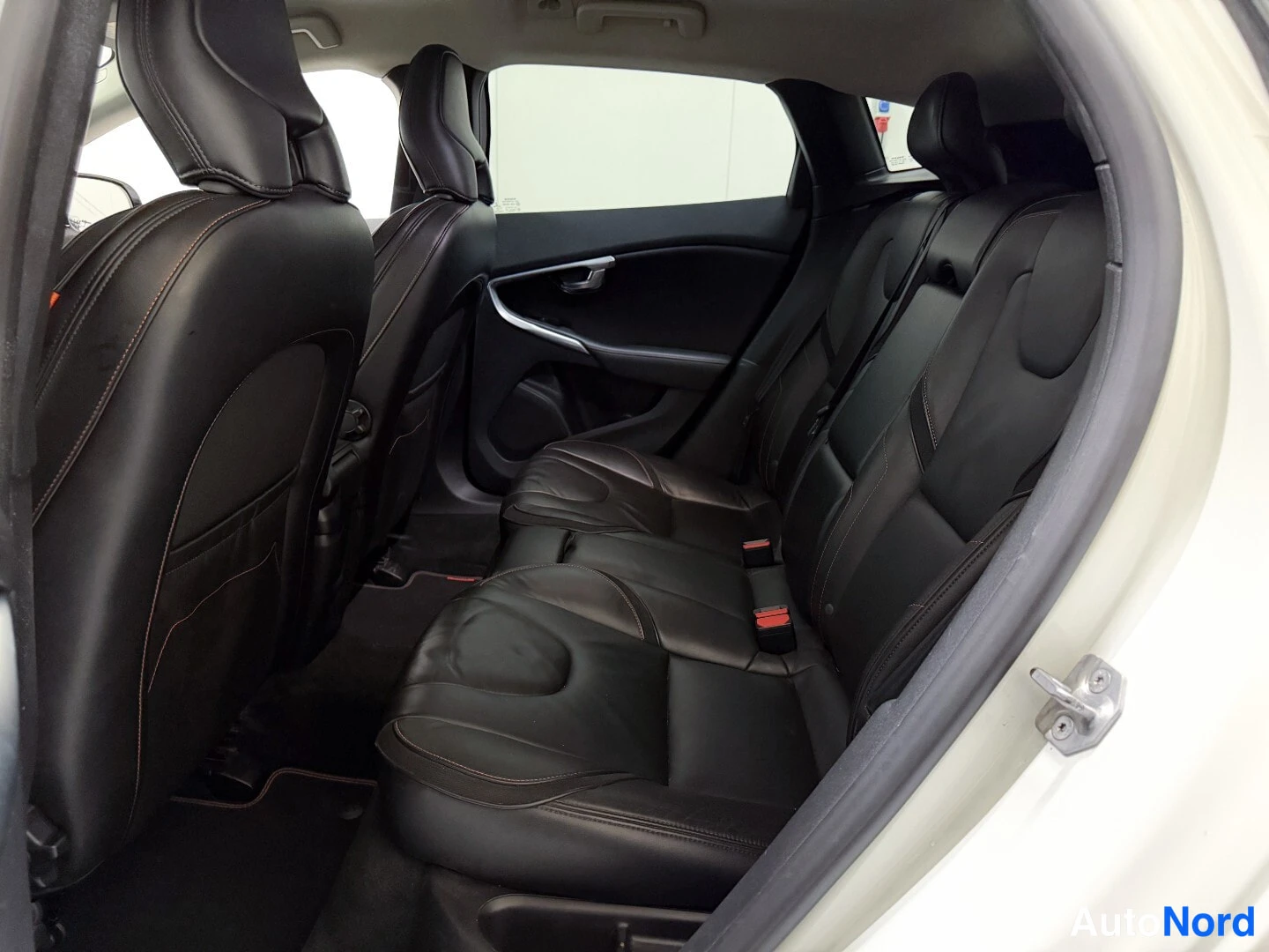 White Volvo V40 2015, rear seats, photo 12
