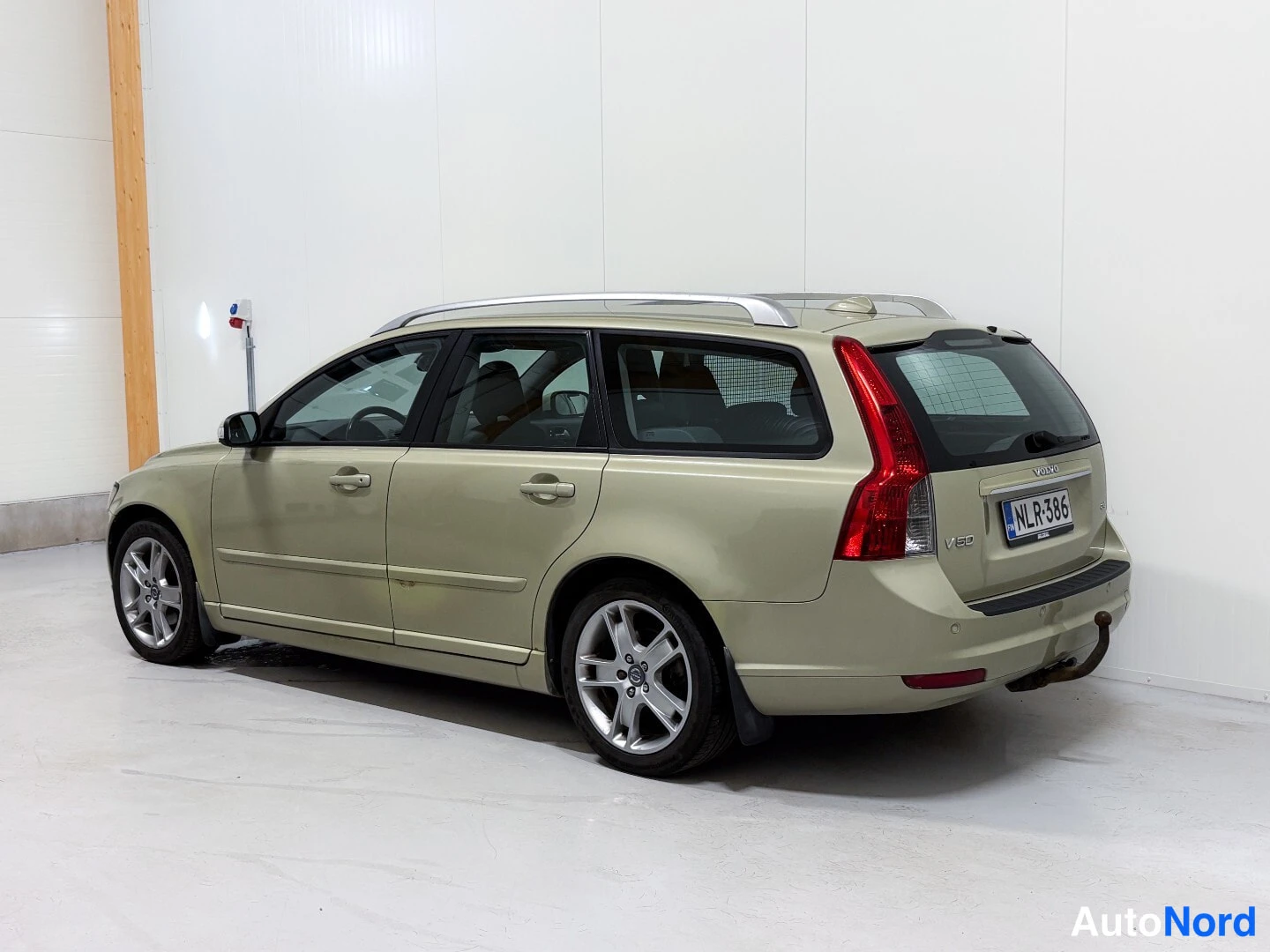 Beige Volvo V50 2008, rear three-quarter, photo 5