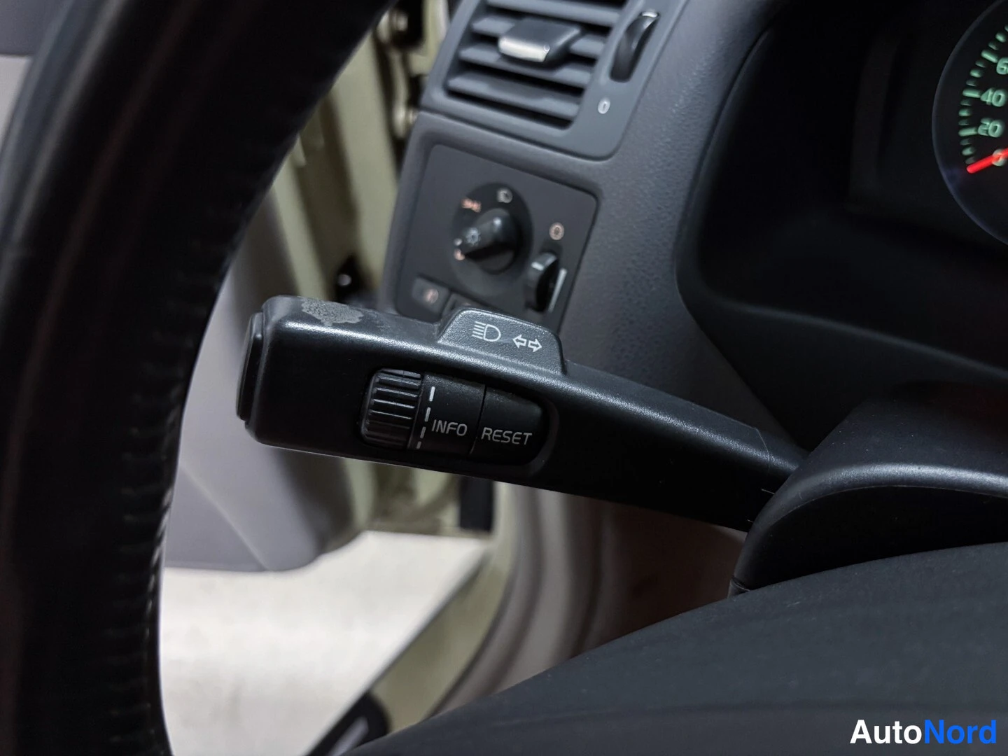 Beige Volvo V50 2008, detail, photo 16