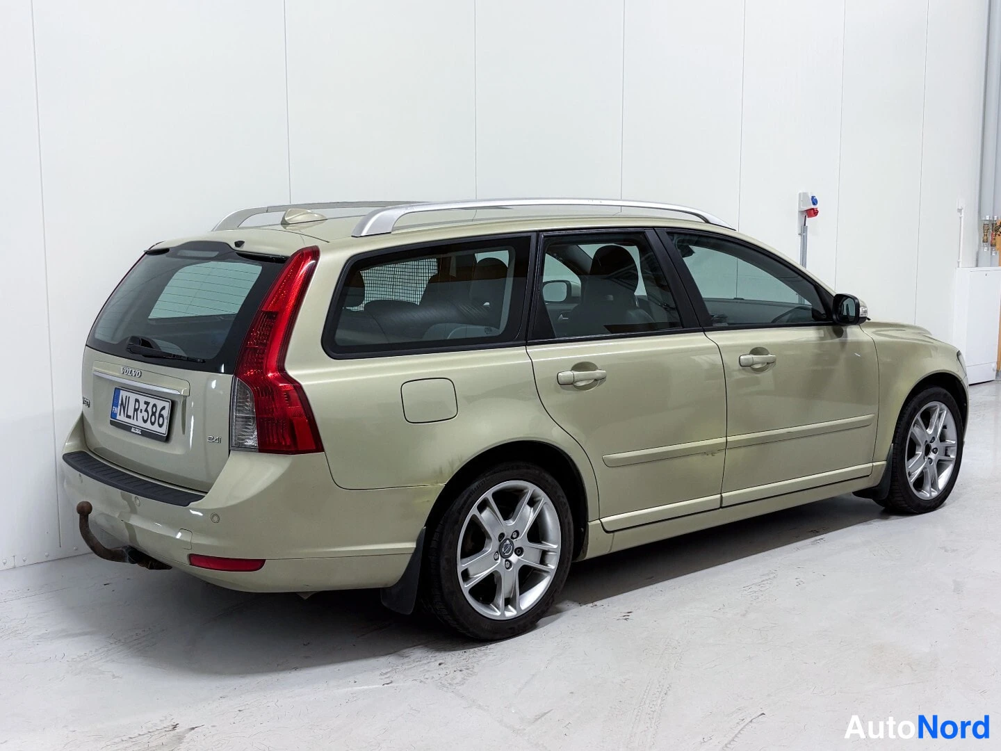 Beige Volvo V50 2008, rear three-quarter, photo 4