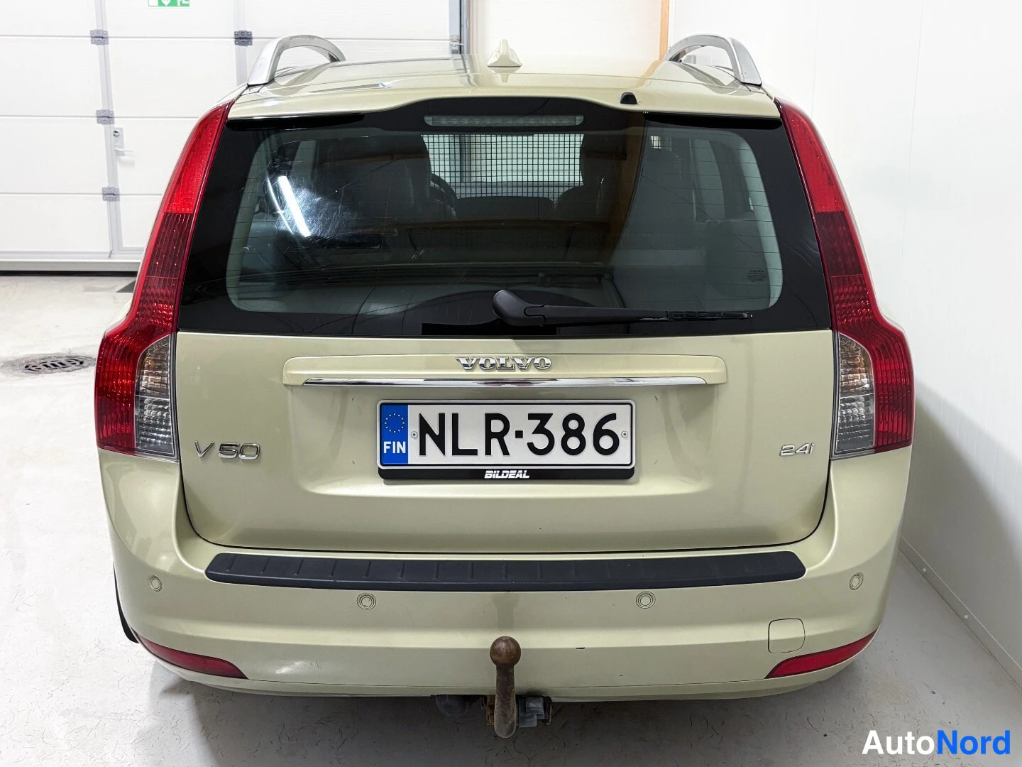 Beige Volvo V50 2008, rear, photo 6
