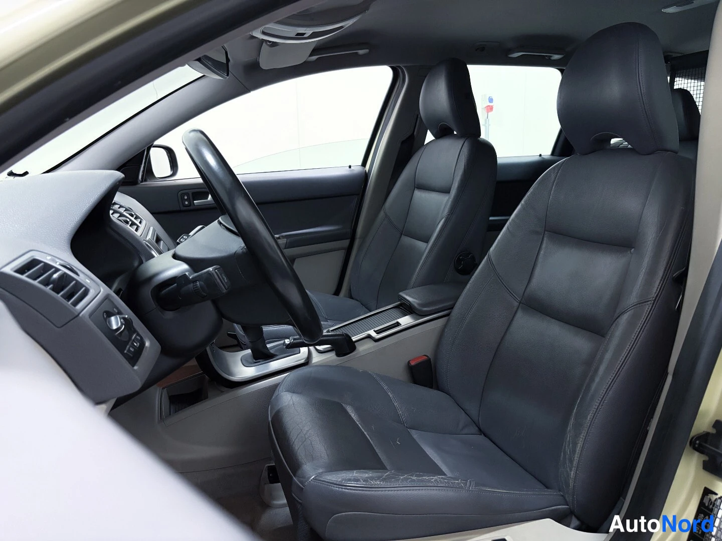 Beige Volvo V50 2008, front seats, photo 9