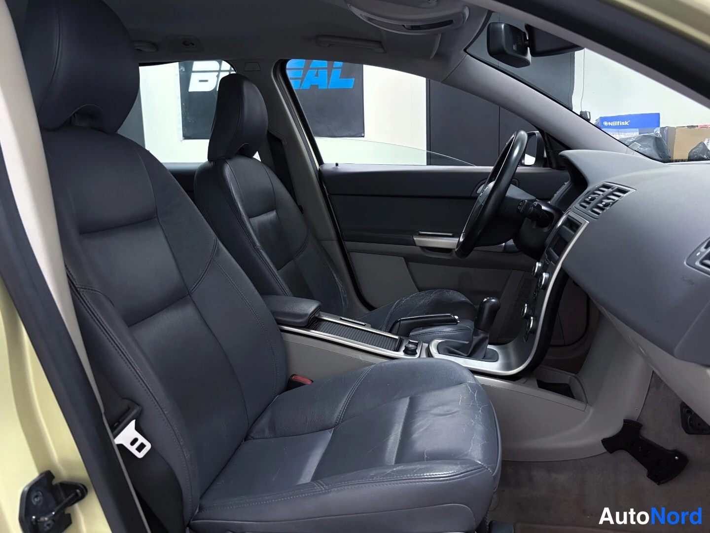 Beige Volvo V50 2008, front seats, photo 10