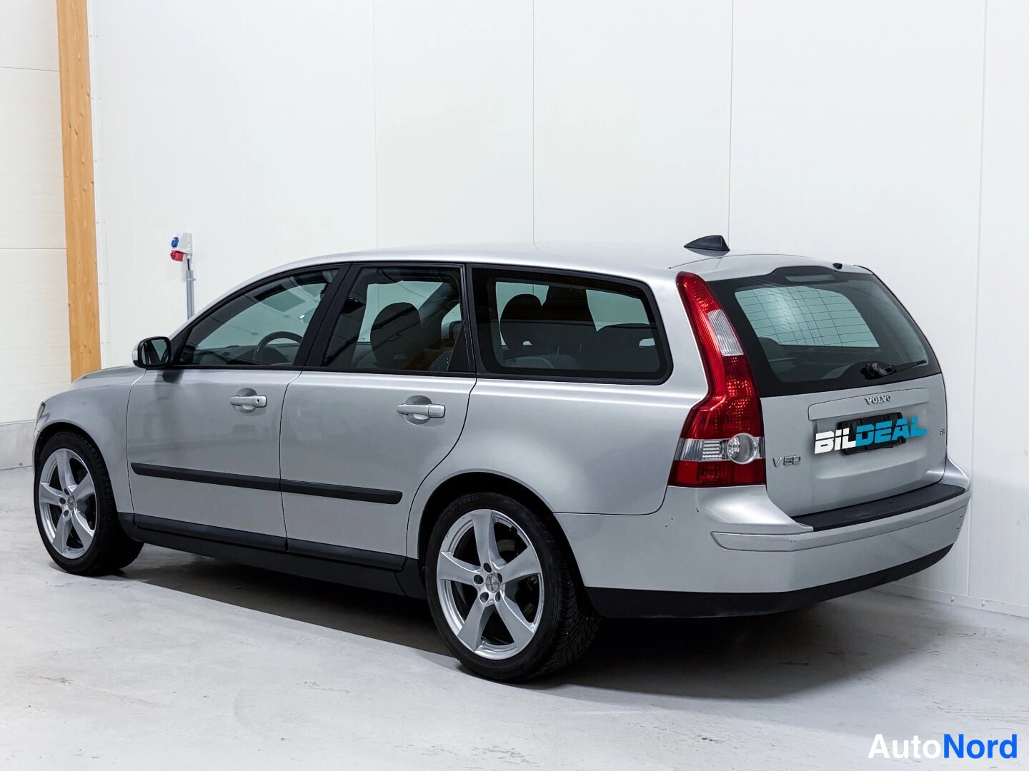 Silver Volvo V50 2007, rear three-quarter, photo 5