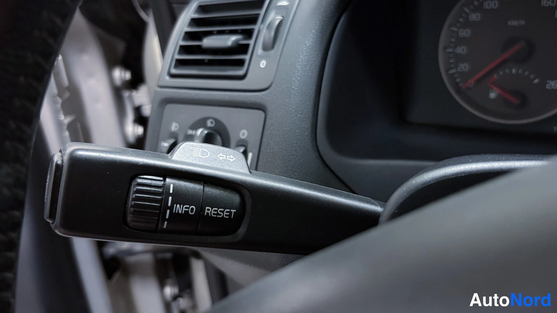 Silver Volvo V50 2007, detail, photo 15