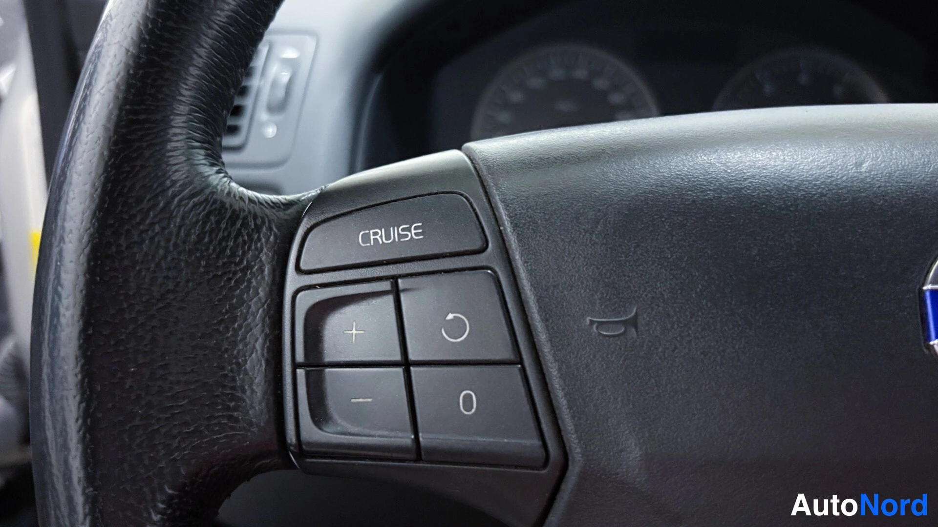 Silver Volvo V50 2007, detail, photo 16
