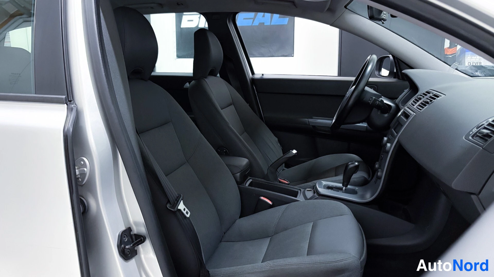 Silver Volvo V50 2007, front seats, photo 10