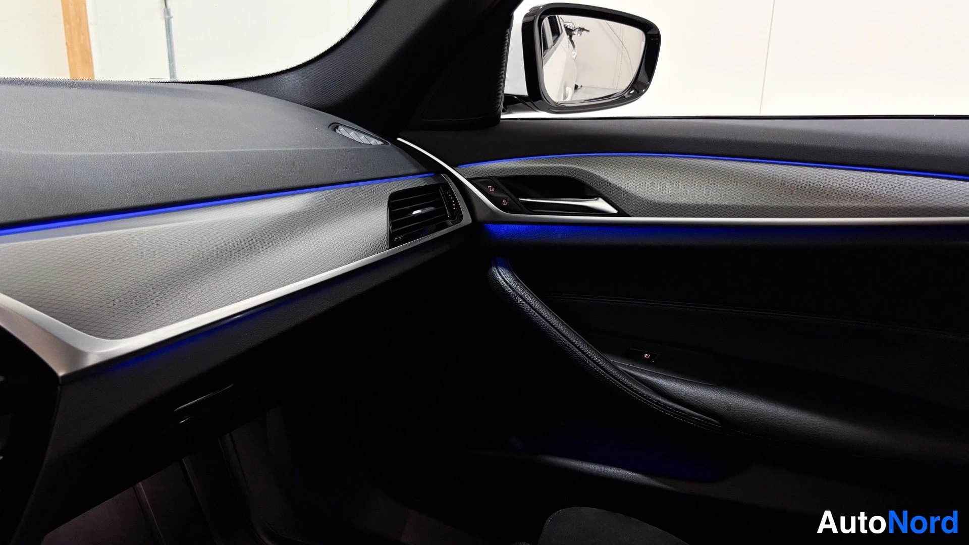 White BMW 520d 2017, cockpit, photo 10