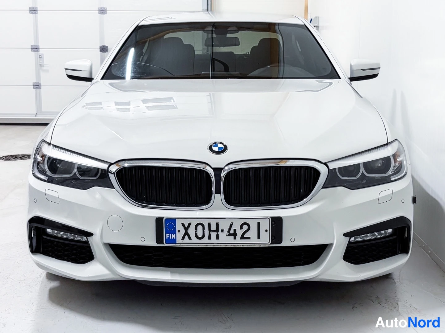 White BMW 520d 2017, front, photo 3