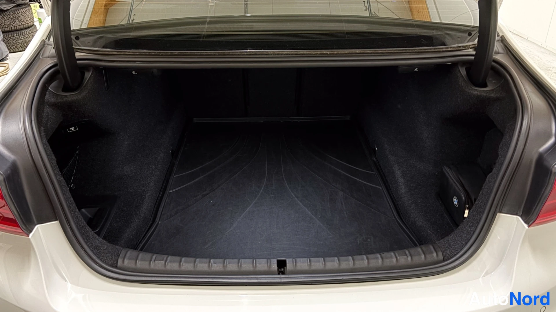 White BMW 520d 2017, boot, photo 15