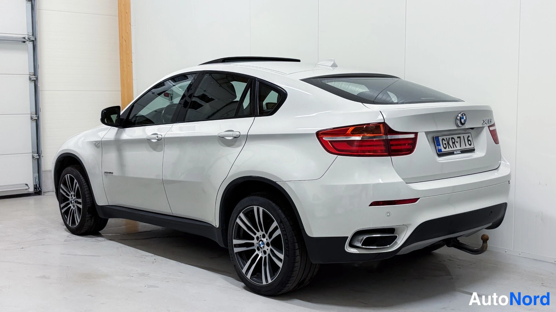White BMW X6 2013, rear three-quarter, photo 4