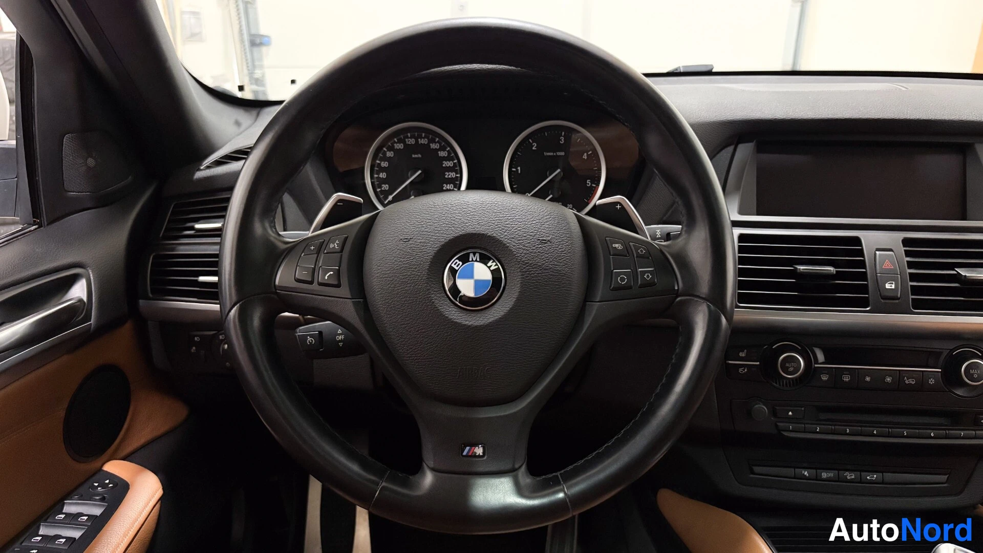 White BMW X6 2013, detail, photo 17