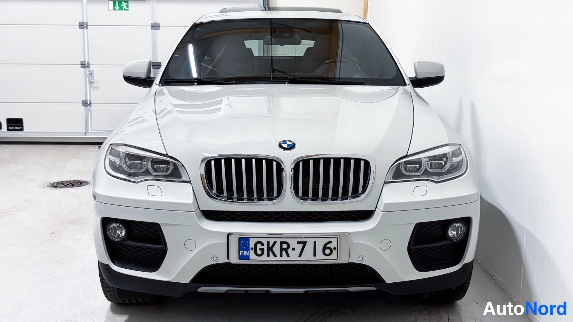 White BMW X6 2013, front, photo 3