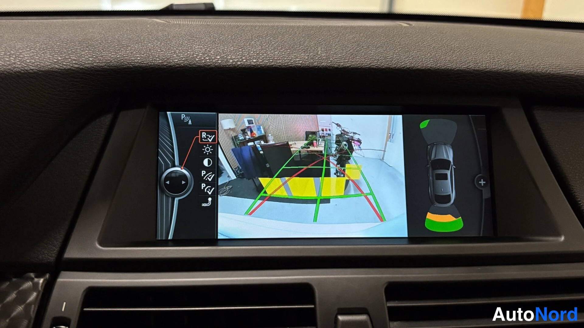 White BMW X6 2013, detail, photo 23