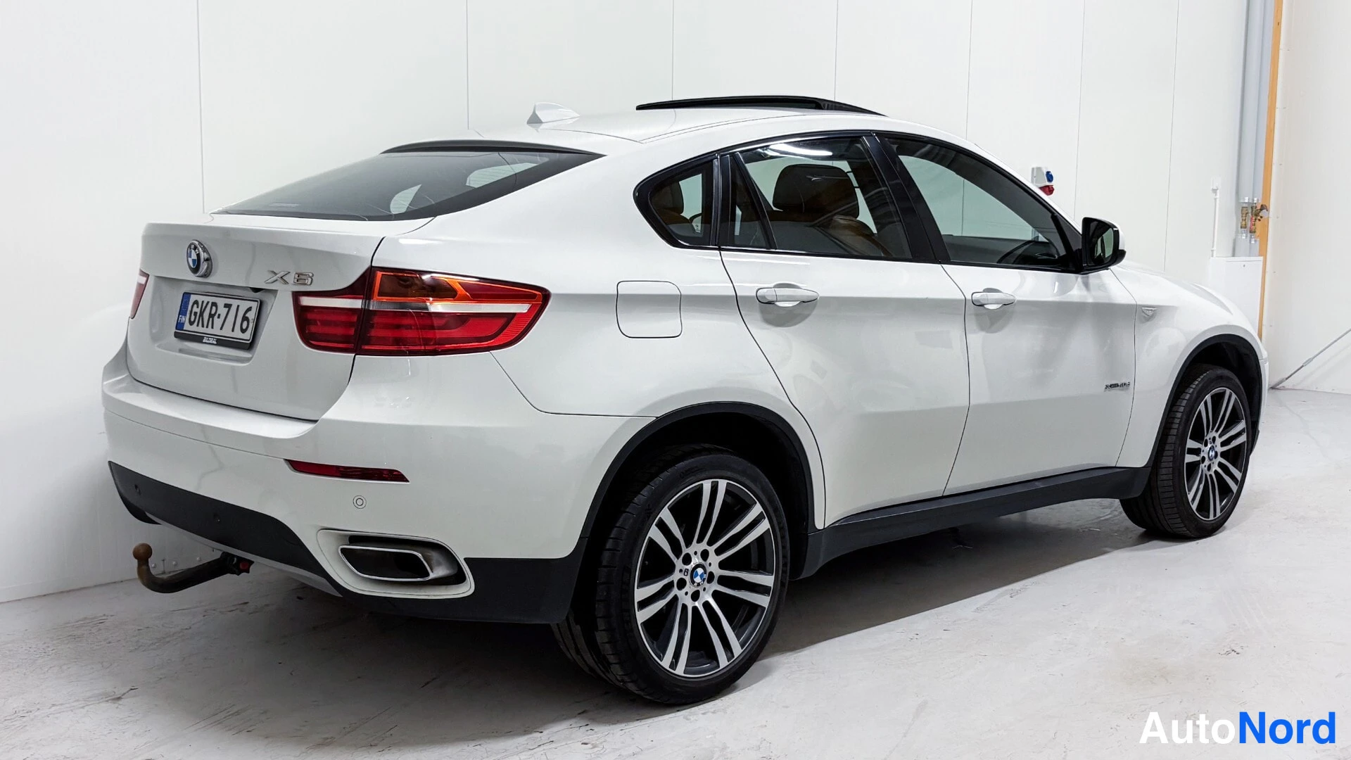 White BMW X6 2013, rear three-quarter, photo 5