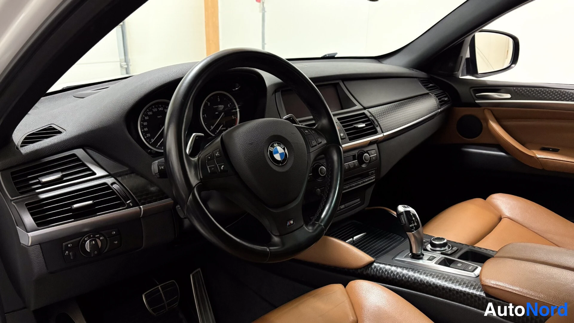 White BMW X6 2013, cockpit, photo 7