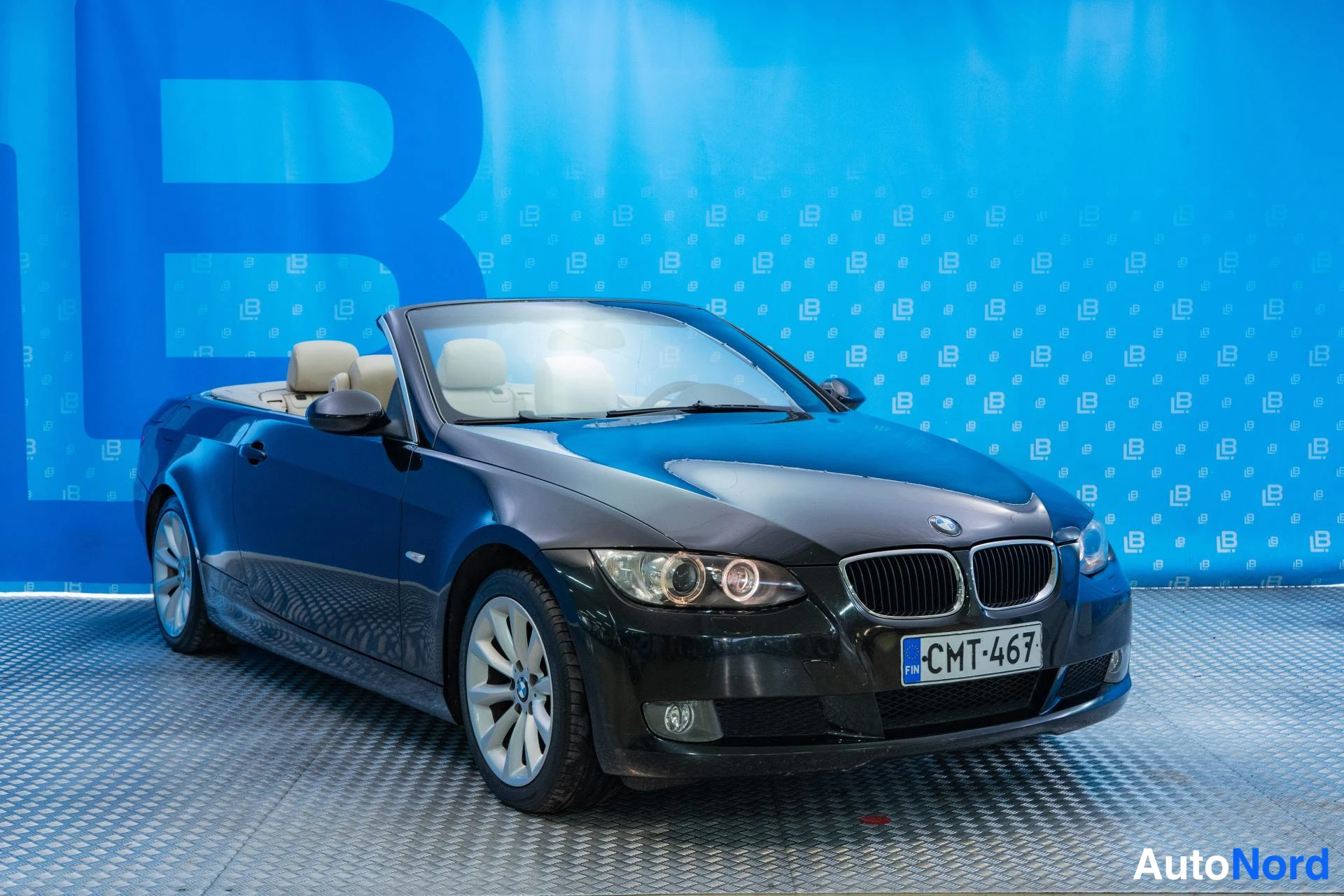 Black BMW 320i 2008, photo 4