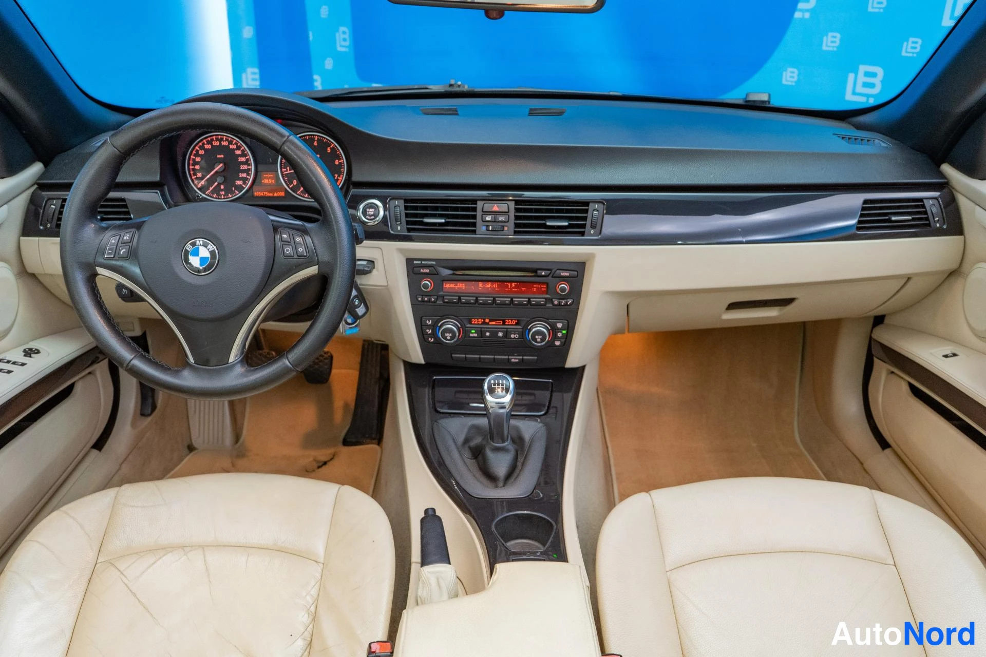 Black BMW 320i 2008, photo 10